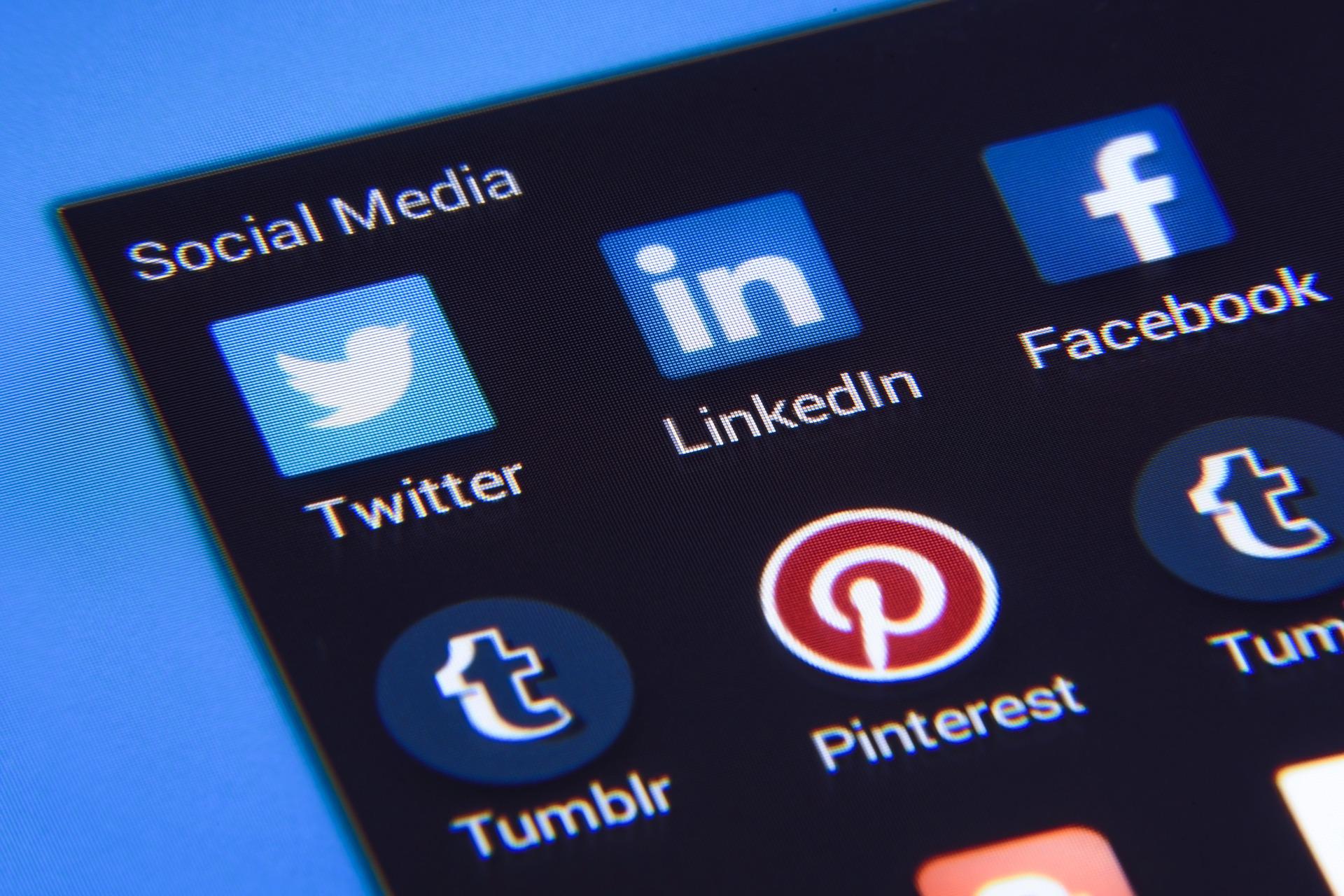 social-media-gd979a90a4_1920