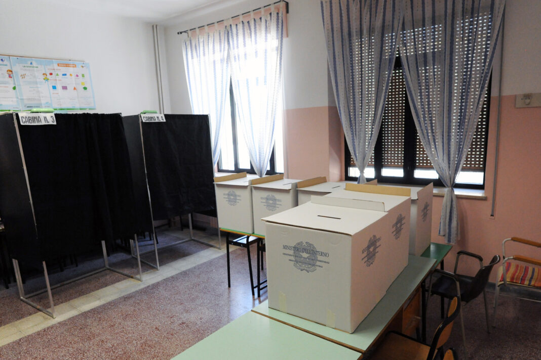 BITONTO ALLESTIMENTO SEGGI ELETTORALI