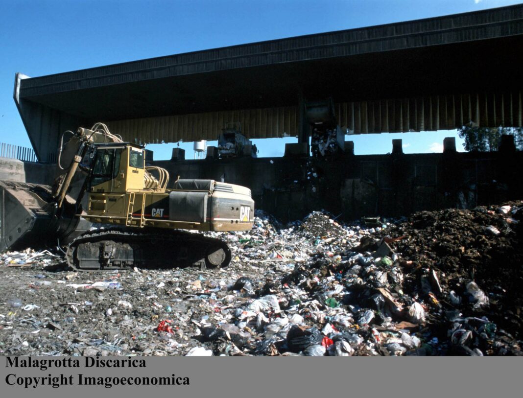 Roma Malagrotta Discarica Industria Smaltimento Rifiuti Esterni