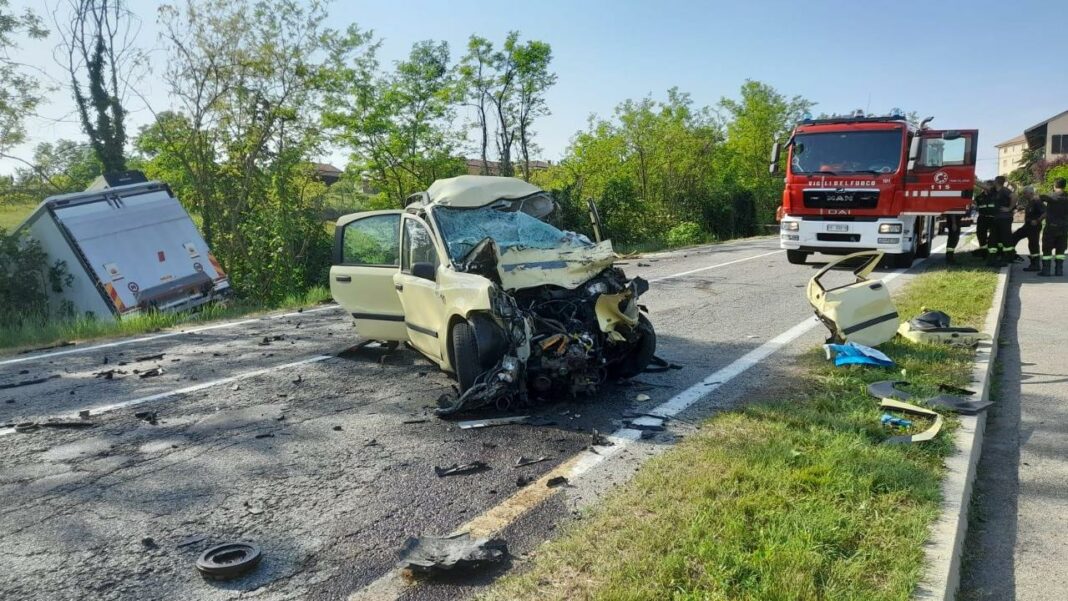 Perde-il-controllo-dellauto-e-si-schianta-morto-sul-colpo-un-41enne