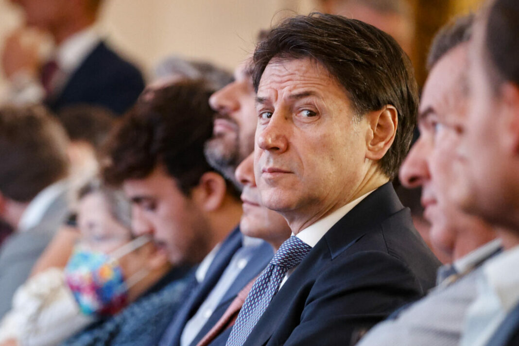 Conte, comunità M5s ha un piede fuori, risposte entro luglio