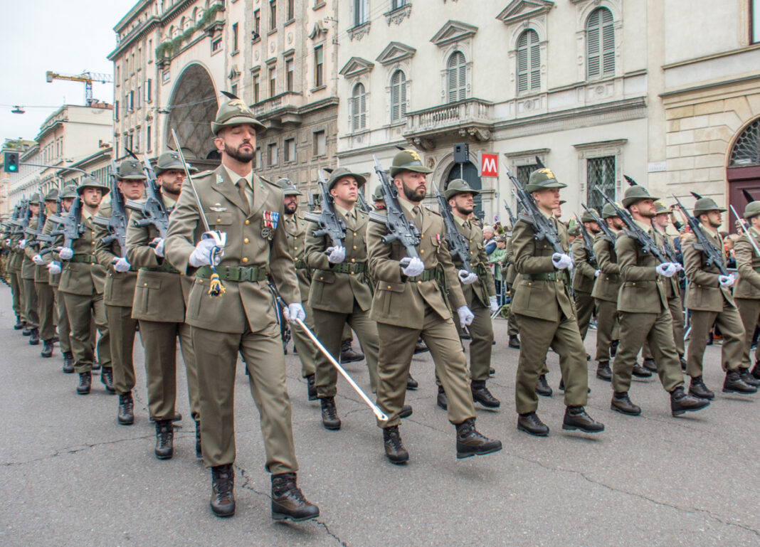 Milano, la sfilata degli Alpini per la 92esima adunata