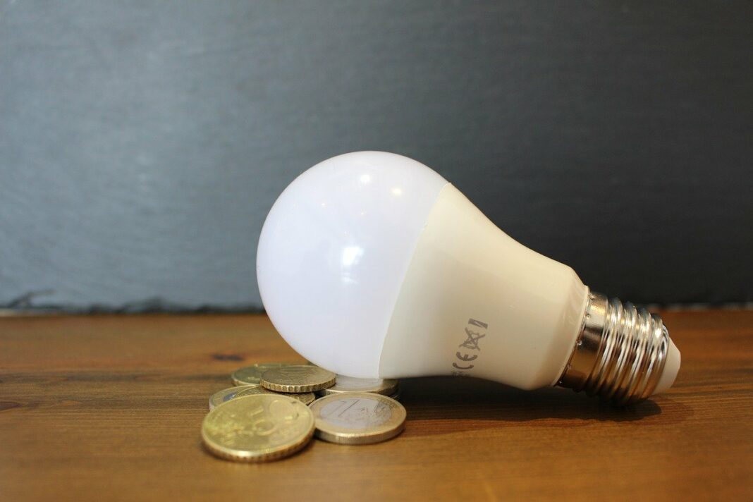 Caro-energia-pagamento-bollette-luce-e-gas-a-rate-La-proposta