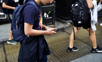 valditara rilancia vietare il cellulare nelle scuole superiori