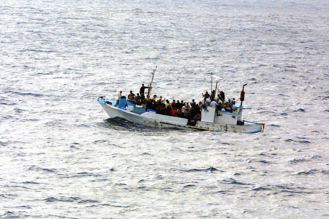 boat-g004607b27_1920