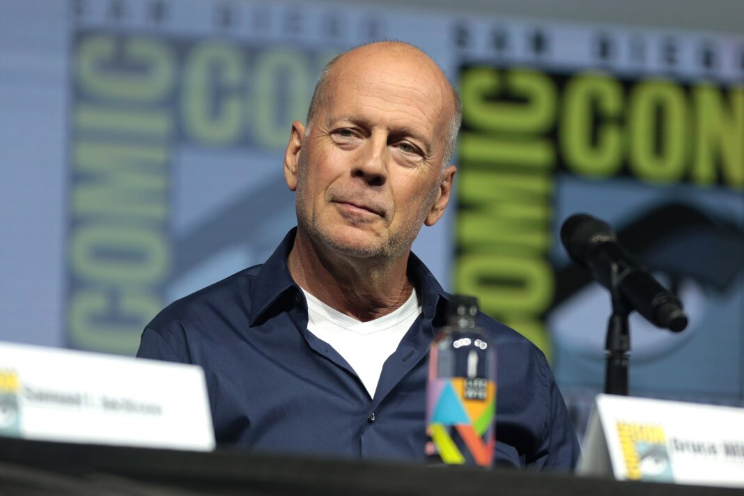 2560px-Bruce_Willis_28769112077