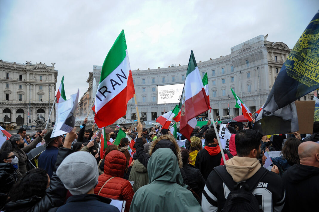 MANIFESTAZIONE A SOSTEGNO DELL'IRAN