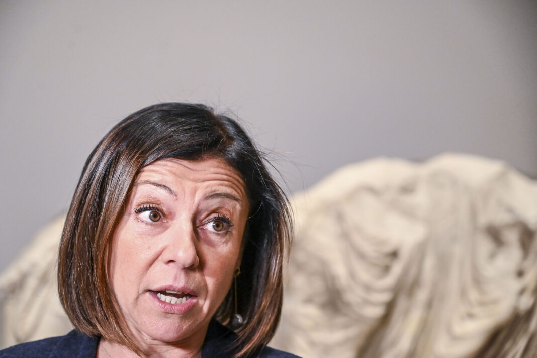 PRESENTAZIONE LIBRO DI PAOLA DE MICHELI CONCRETAMENTE PRIMA LE PERSONE