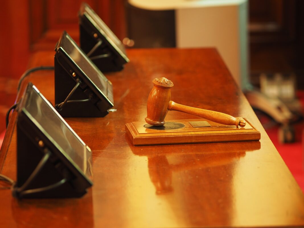 judge-g22f35a5aa_1920