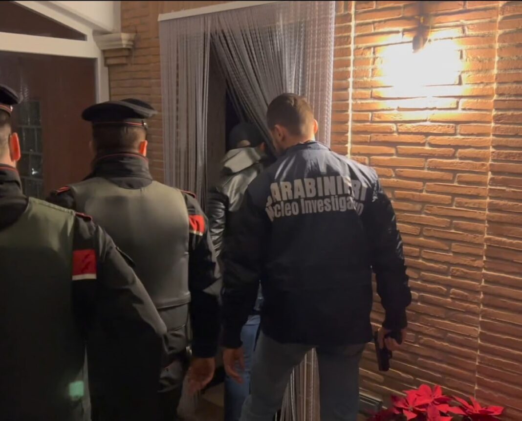 Arresti FASCISTI ARMATI CONTRO IL VOTO. Arresti dei carabinieri