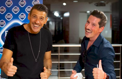 Francesco Gabbani uno e bino. Ecco il suo sosia, Alessandro Cucinotta, on stage