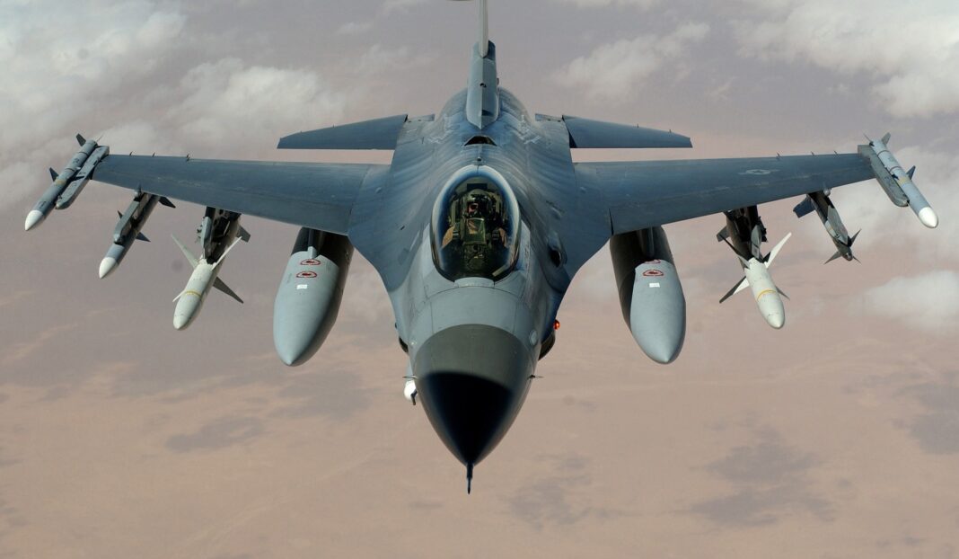 F16 aereo da combattimento