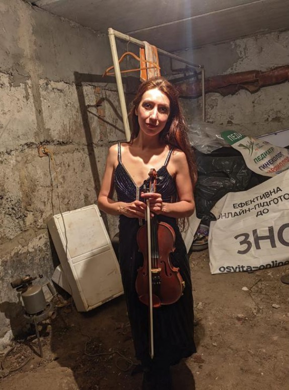 Vira Lyvtochenko: “Ho suonato durante i bombardamenti e ora divento un film”