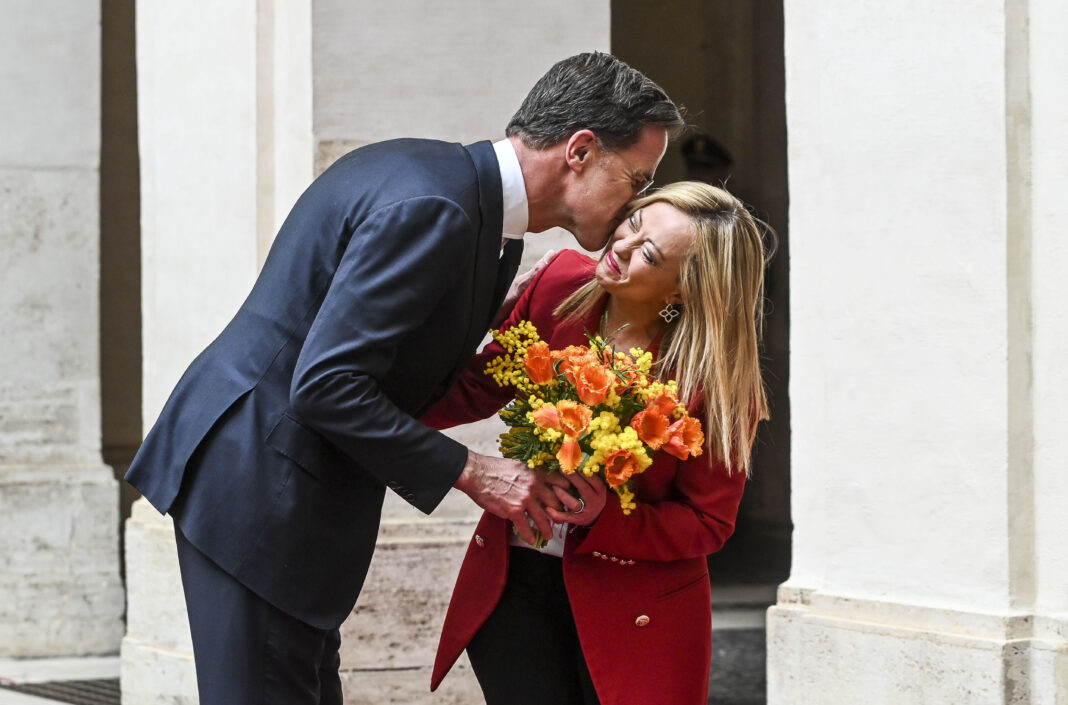 Meloni e il feeling con Rutte: “Collaboriamo per i migranti”