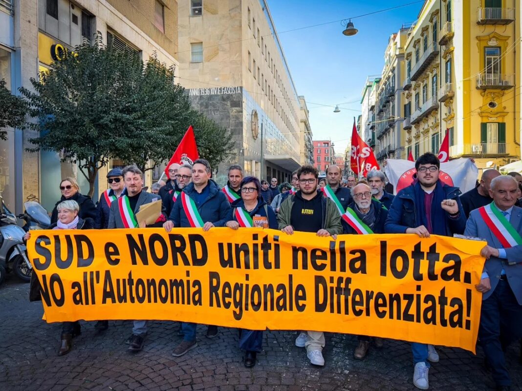 napoli-3 Venti di guerra da Sud. I sindaci sono scesi in campo