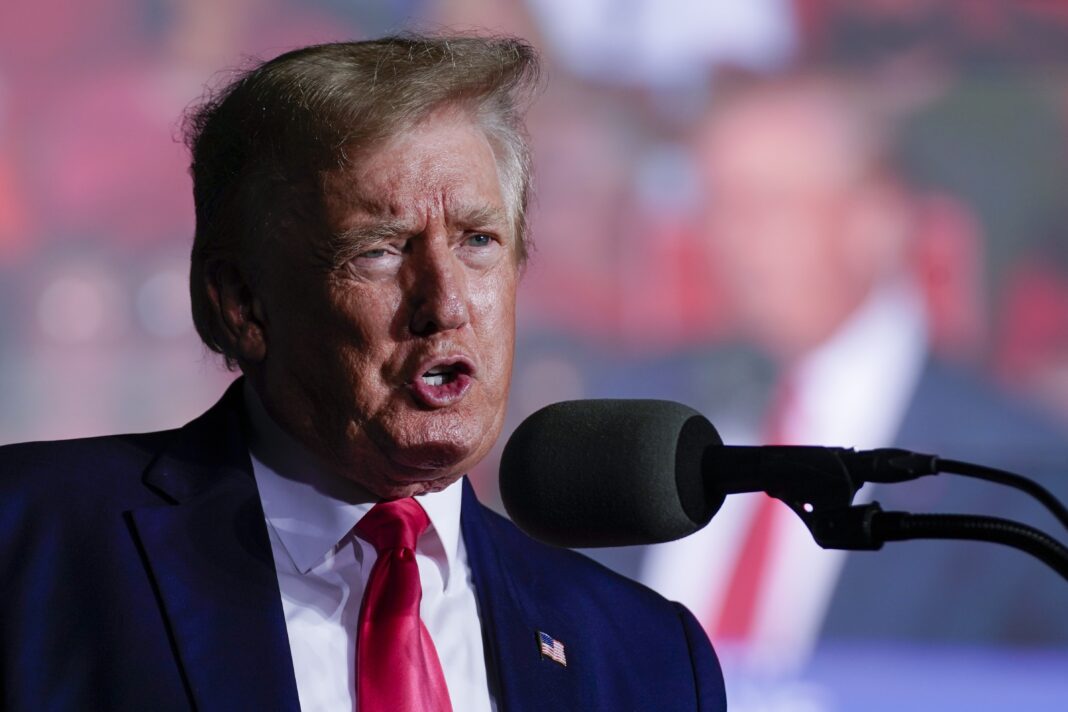 Trump a rischio incriminazione per i documenti trafugati