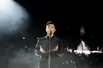 Tiziano Ferro, “Cuore rotto” domina le radio e il tour “Stadi26” frantuma ogni record: oltre 200 mila biglietti