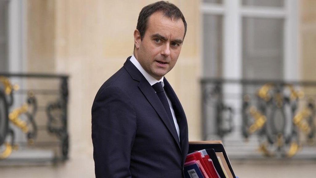francia il nuovo governo lecornu al primo consiglio