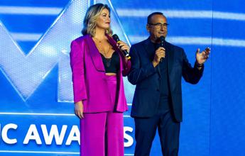 Ascolti tv, a ‘Tim Music Awards’ il prime time. ‘Domenica in’ riparte col 17,6%