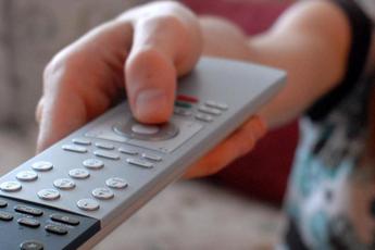 Ascolti tv, vince ‘Il Giovane Montalbano’ in replica: esordio Berlinguer con 9,62%