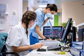 Covid Italia, contagi aumentano ancora: +44% in una settimana