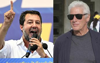 Migranti, da Salvini ‘bacioni’ a Richard Gere: “Apri ville e portateli a casa”