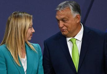 Migranti, incontro tra Giorgia Meloni e Viktor Orban: “Sfida comune Ue”