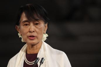 Myanmar, Aung San Suu Kyi sta male: militari negano visita medica