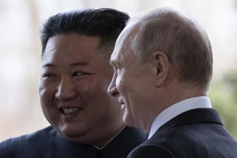 Putin andrà in Corea del Nord. E regala a Kim un fucile
