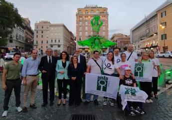 Roma, accesa Fontana del Tritone per avvio maratona Aisla