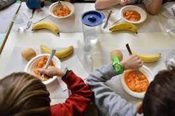 Scuola, mense fonte d’ansia per i genitori. “Ecco come comporre i menu”