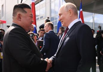 Ucraina, Kim promette aiuti a Putin: “Russia sconfiggerà le ‘forze del male'”