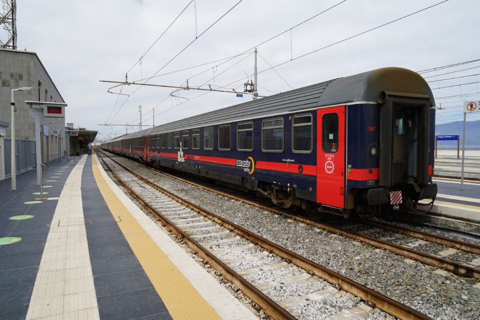 Il “chiodo”, 1.165 treni fermi: Rfi rischia una multa di 2 milioni