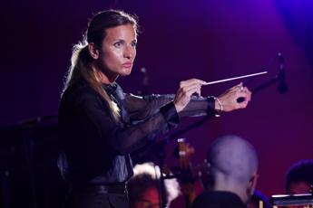 beatrice venezi sfida critiche e falsit224 sul ruolo alla fenice