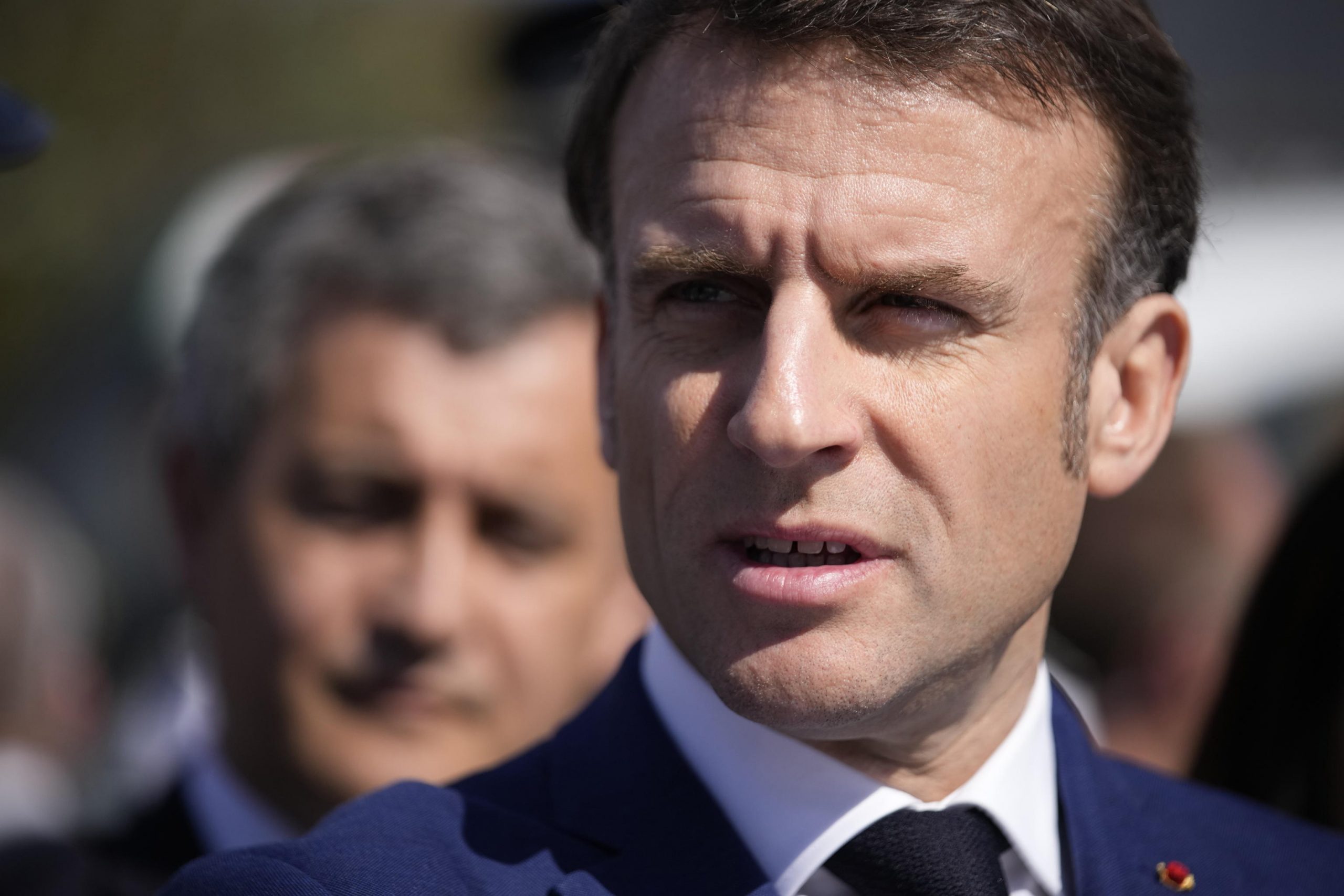 l8217ultimo amico se ne va philippe licenzia macron presidenziali subito