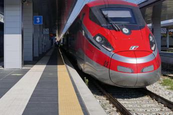 Sciopero ferrovieri, possibili cancellazioni. Landini: “Pieno sostegno” Sciopero ferrovieri, possibili cancellazioni. Landini: “Pieno sostegno”