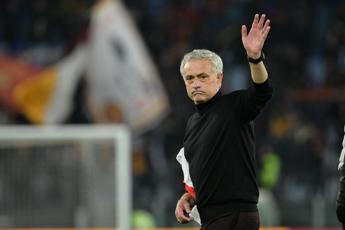 Mourinho esonerato: finisce la sua avventura turca Mourinho esonerato: finisce la sua avventura turca