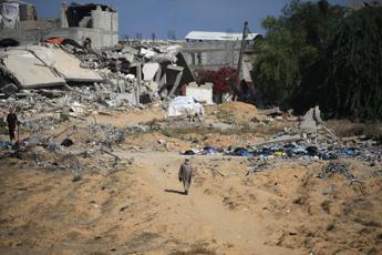 Gaza, si tratta per una tregua. Israele vieta le attività di Unrwa Gaza, si tratta per una tregua. Israele vieta le attività di Unrwa