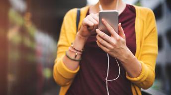 Divieto cellulari a scuola, la lezione estone