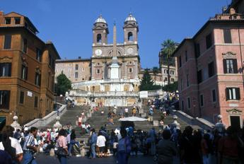 Trinità dei Monti, danni a ripetizione: nessuno la tutela Trinità dei Monti, danni a ripetizione: nessuno la tutela