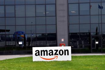 Fuori i lobbisti Amazon dal Parlamento Ue, il braccio di ferro