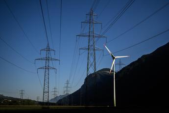 stretta sull’energia da Lidentita.it ue stretta sull energia russa stop entro il 2027 a gas petrolio e uranio
