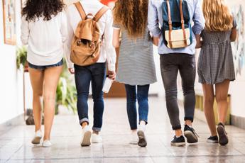 giovani e lavoro a contare di pi249 232 lo stipendio160