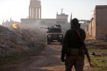 siria raid di israele su latakia a swida 350 morti