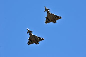 scontro armato tra thailandia e cambogia f 16 in azione