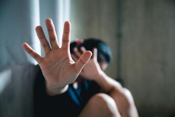 Vignola (Modena): 30enne aggredita e violentata sotto casa Vignola (Modena): 30enne aggredita e violentata sotto casa