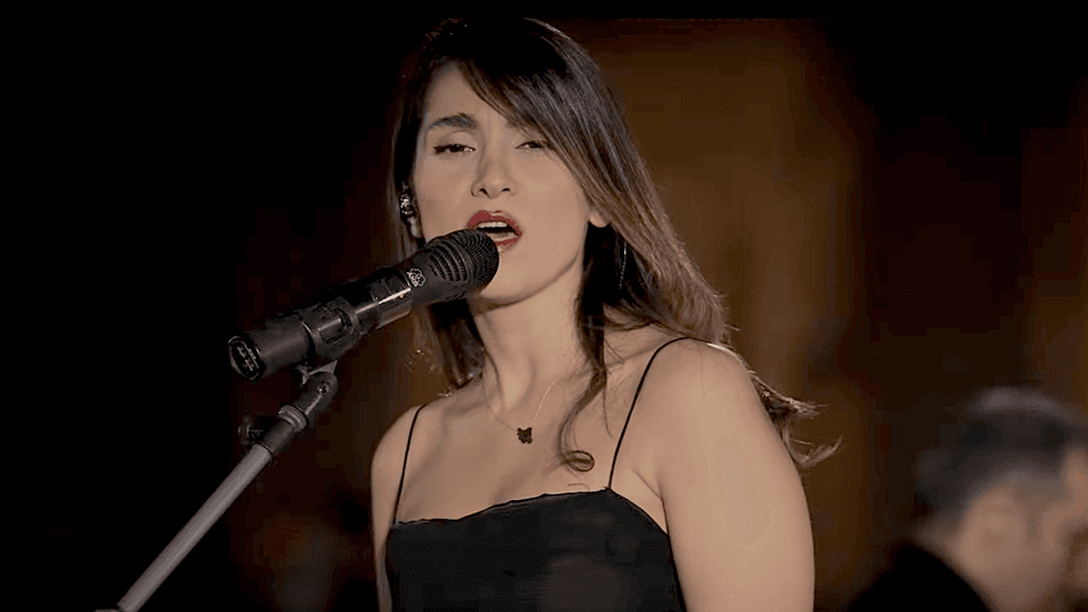 Fermata e poi liberata la cantante Parastoo Ahmadi su Youtube verso i