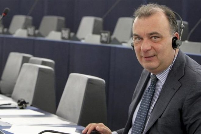 Forza Italia scioglie le riserve in Campania: “Sì a Giosy Romano”