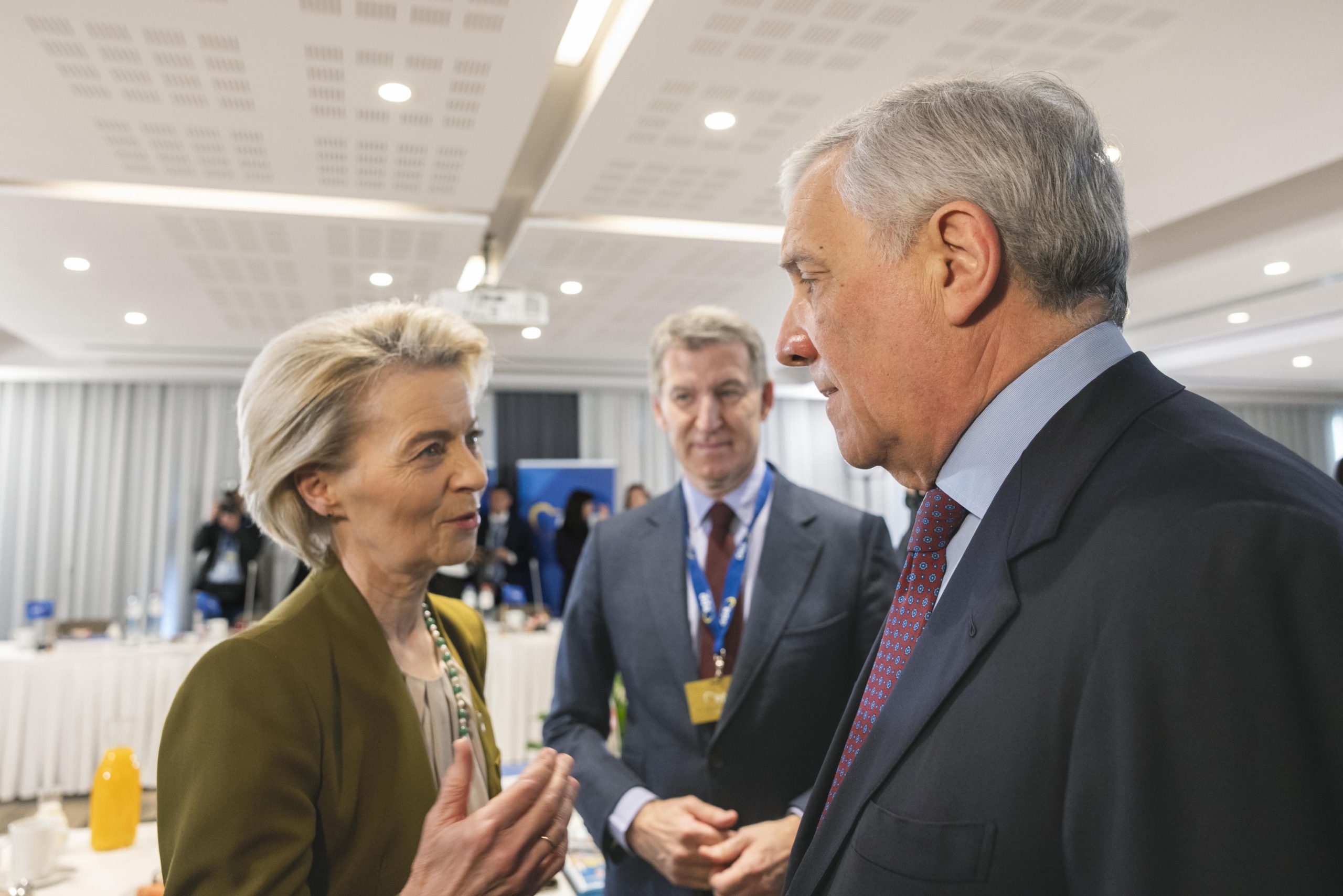 Ursula gela Tajani e Ppe: “Non si tocca il Green Deal” Ursula gela Tajani e Ppe: “Non si tocca il Green Deal”