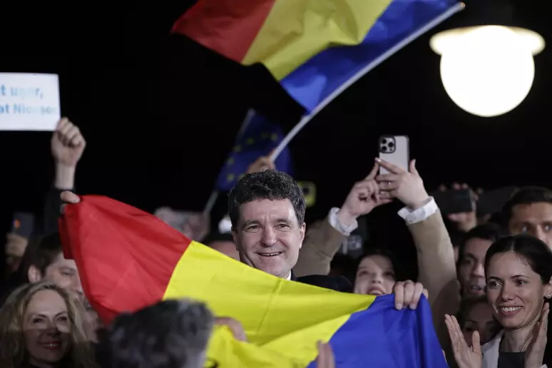 Elezioni Romania, vince il filo Ue Nicosur Dan Elezioni Romania, vince il filo Ue Nicosur Dan